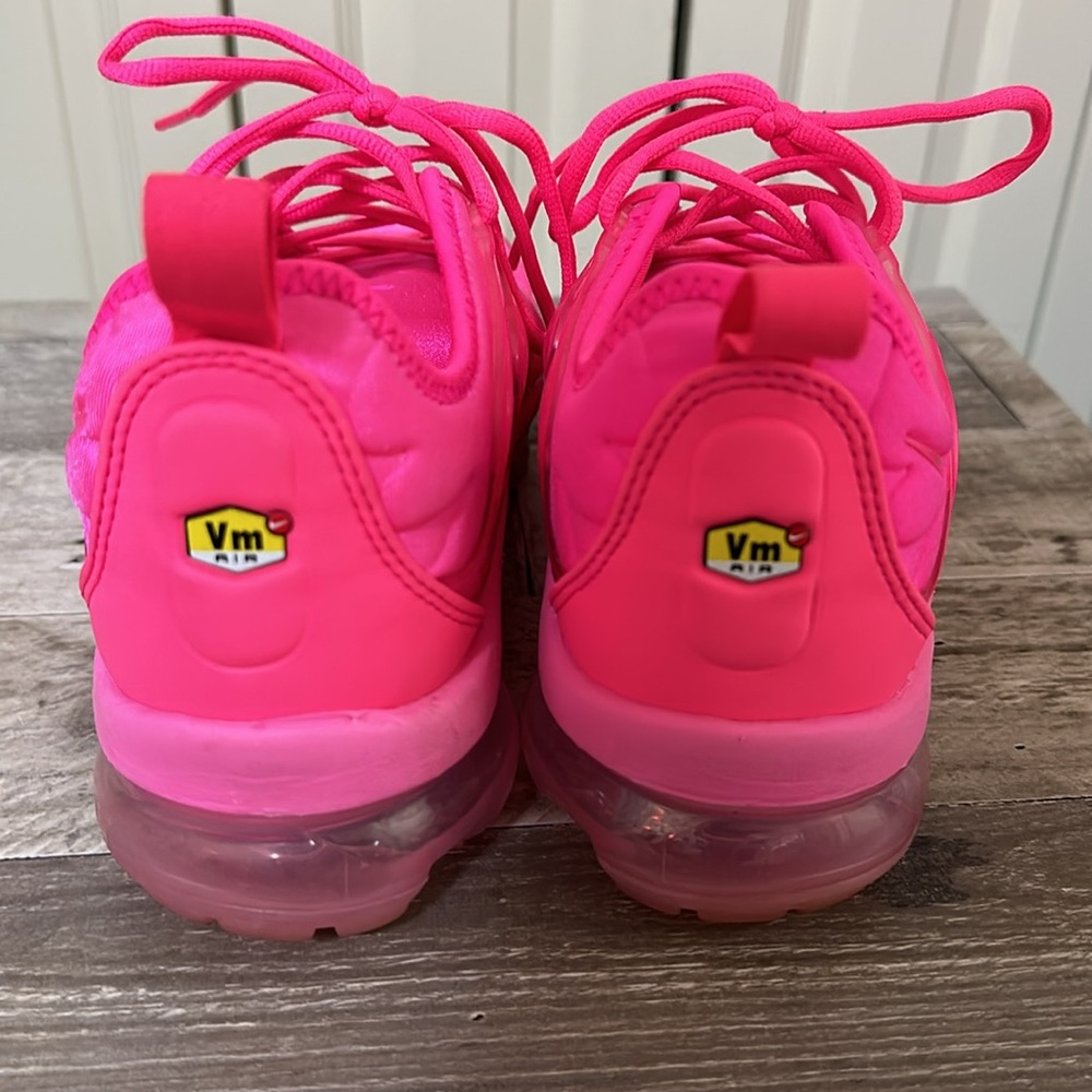 Nike Women’s Hot Pink Athletic Sneakers - Picture 5 of 8